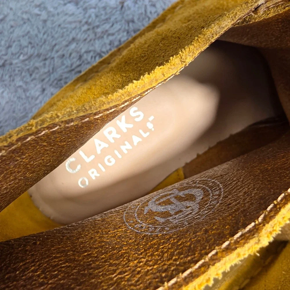 Clarks Originals Desert Boot Mustard Yellow Suede Chukka Mens‎ 7 EU 39.5New Flaw